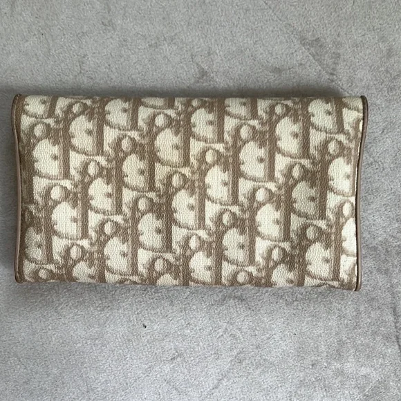TRADED! VTG Christian Dior Tan Y2K 90s Bow Trotter WOC Clutch Wallet Pearl Chain - Picture 9 of 15
